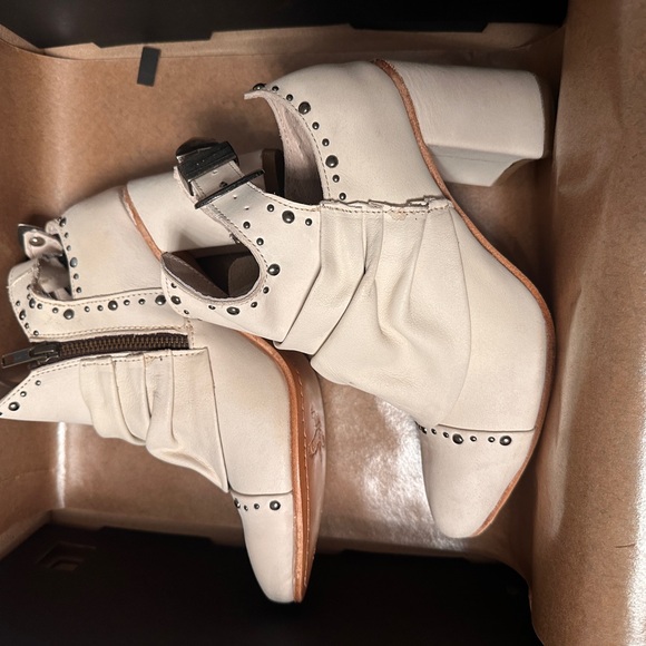 Free Bird Jericho shoes
NEVER BEEN WORN - Picture 2 of 9